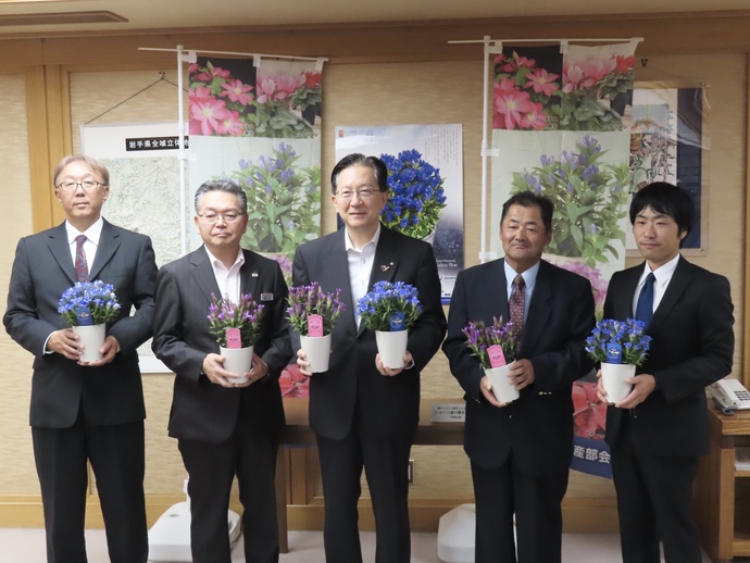 岩手県産オリジナル鉢花りんどうの写真