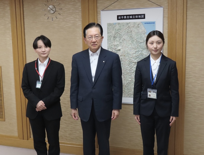 大連市職員帰国、国際交流員着任に伴う表敬の写真