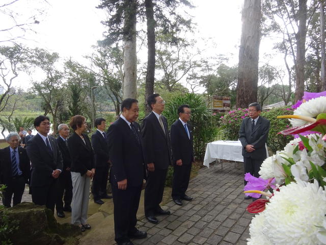 日本移民開拓先没者慰霊碑参拝（1）写真