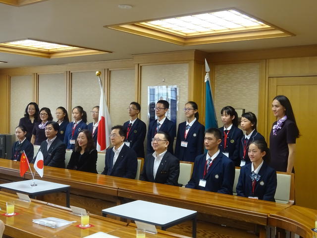 雲南省青少年訪問団表敬写真