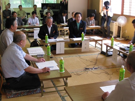 写真：草の根地域訪問の様子1