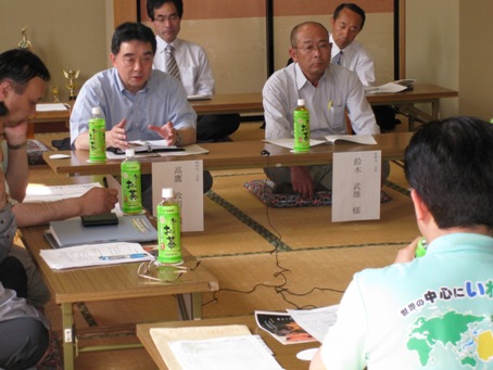 写真：草の根地域訪問の様子1