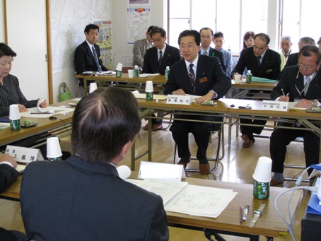 写真：草の根地域訪問の様子2