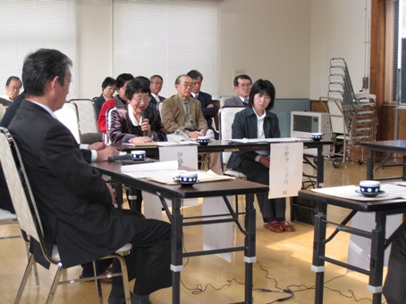 写真：草の根地域訪問の様子2