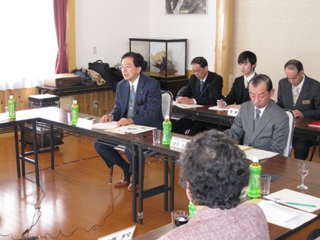 写真：草の根地域訪問の様子1