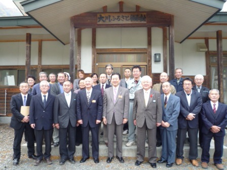 写真：草の根地域訪問の様子2