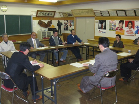 写真：草の根地域訪問の様子1