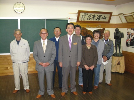 写真：草の根地域訪問の様子2