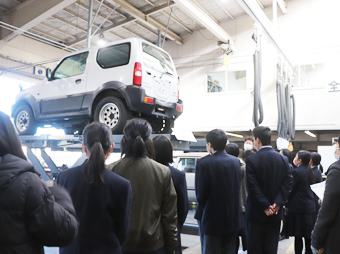 自動車システム科実習場の写真