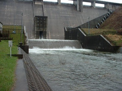 綱取ダムの写真