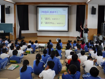 平成30年6月26日　中野小学校　ダムのおはなしの写真