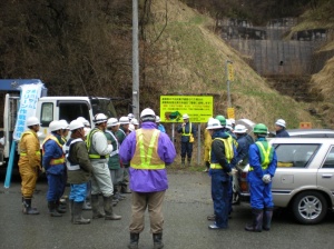 簗川ダム予定地周辺クリーン作戦の様子の写真1