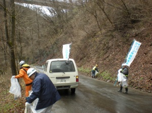 簗川ダム予定地周辺クリーン作戦の様子の写真2