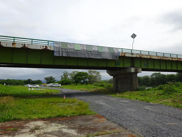 橋桁の色彩サンプル掲示状況（北上川上流側）写真