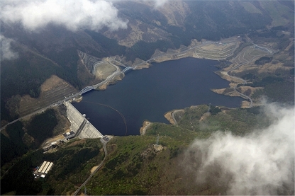 鷹生ダムの航空写真