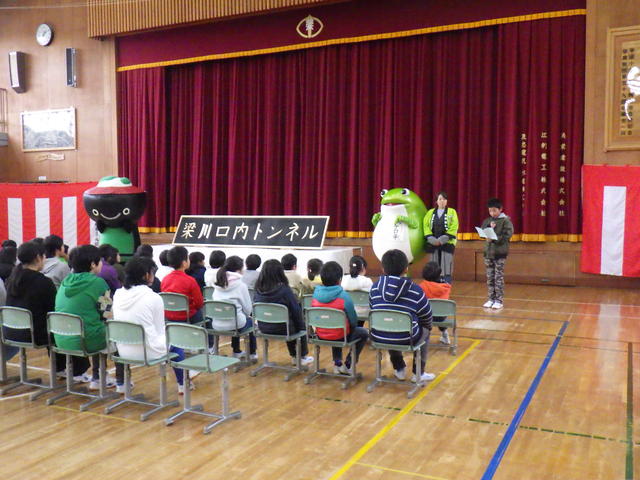 梁川小学校児童代表から感想発表の写真