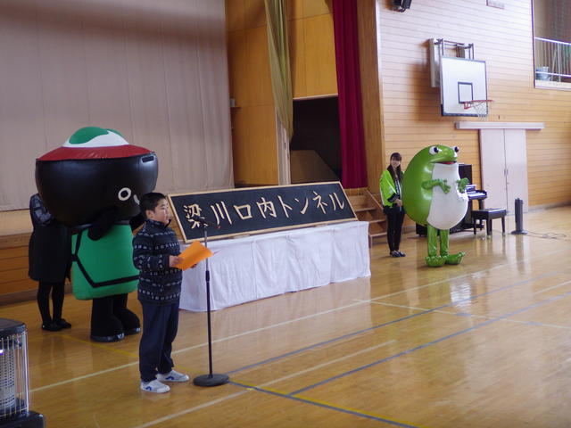 口内小学校児童代表から感想発表の状況