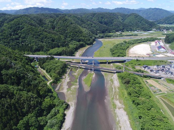 三陸鉄道橋梁から上流を臨む2