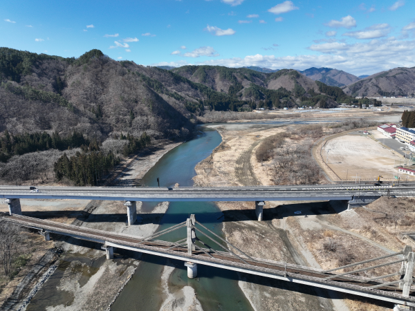 三陸鉄道橋梁から上流を臨む2