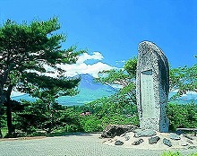 盛岡市玉山区渋民字泉田の渋民公園から見る石川啄木の歌碑と岩手山の景観