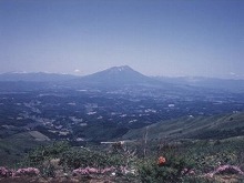 盛岡市玉山区日戸の天峰山から見る岩手山と奥羽山系の景観