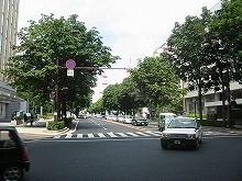 盛岡市内丸の盛岡市役所前から見る中央通りの景観