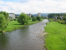 盛岡市加賀野の富士見橋から見る中津川の景観