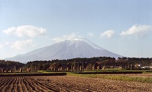 滝沢村滝沢字狼久保（滝沢第2小学校南）から見る岩手山の景観