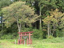 西和賀町沢内の保存家屋　清吉稲荷の古民家から見る稲荷神社の景観