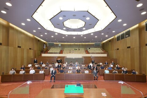 集合写真：親子県議会教室の参加者