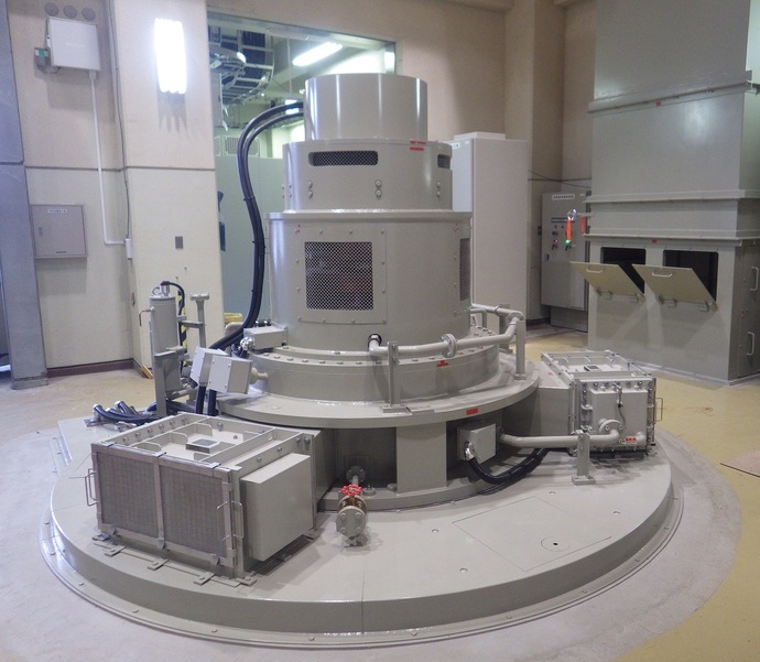 入畑発電所発電機外観