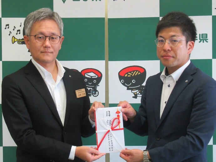 贈呈式の写真1