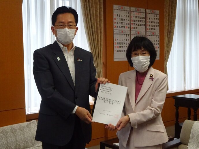 高橋はるみ 文部科学大臣政務官写真