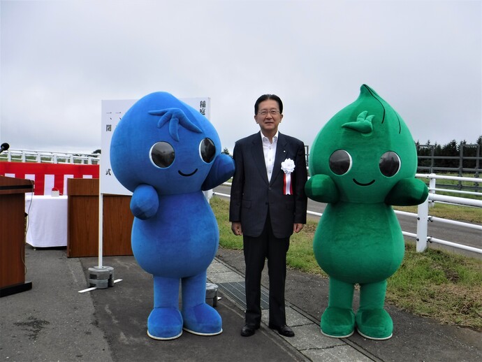 達増知事とみずりんみどりんの写真