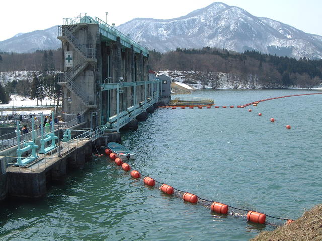 油流出後の処理の写真