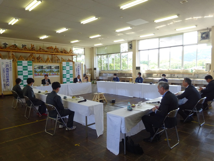 写真：懇談会の様子2