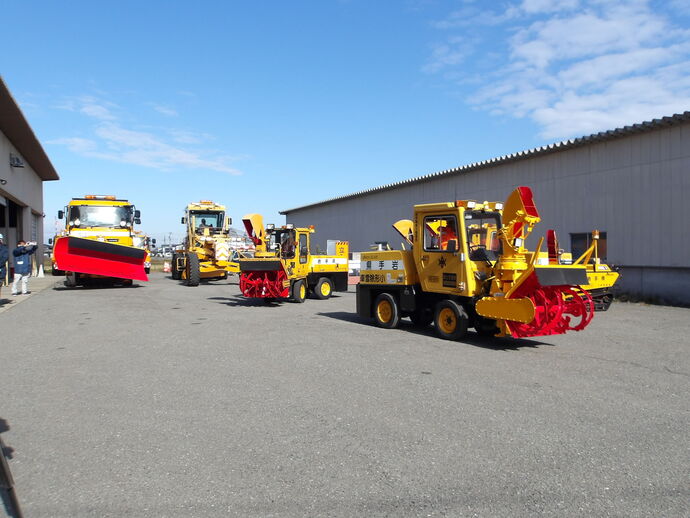 除雪車出動の状況写真