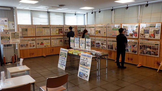 県庁1階県民室でのパネル展