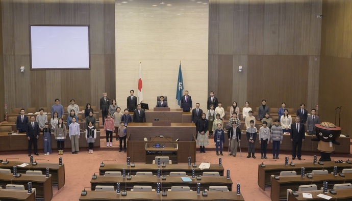 集合写真：親子県議会教室の参加者