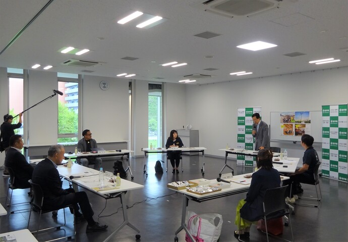 写真：懇談会の様子2