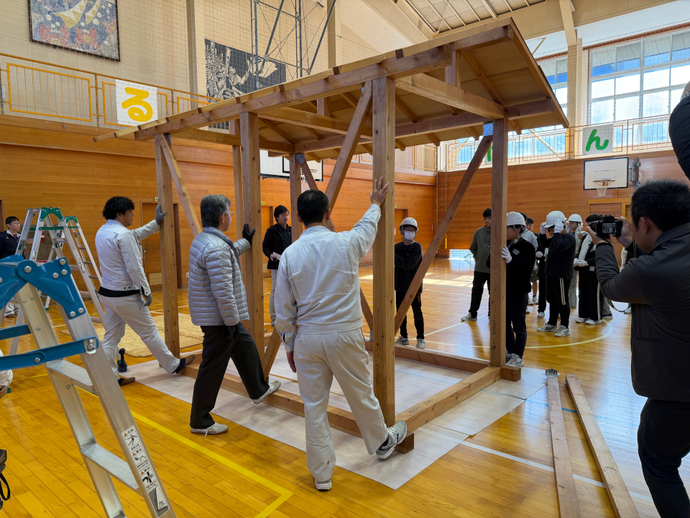 耐震補強の重要性を学ぶ　大型模型　補強なし