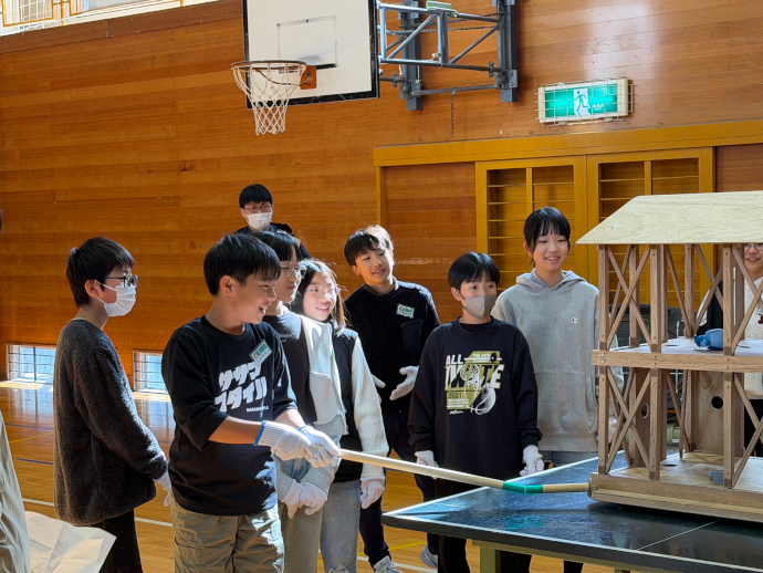 耐震補強の重要性を学ぶ　小型模型　補強あり