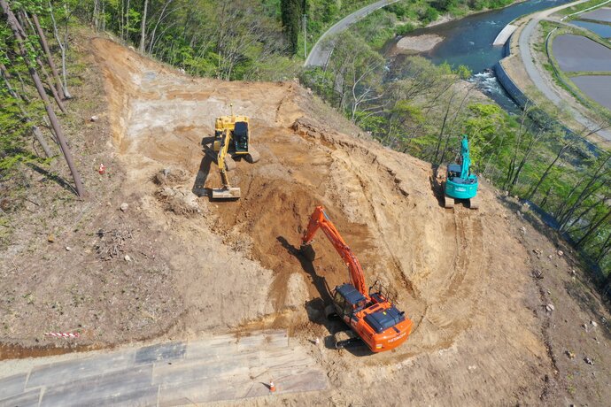 【令和7年5月16日掲載】岩手県二戸市 主要地方道二戸五日市線の柿ノ木平地区で道路整備事業を進めています！