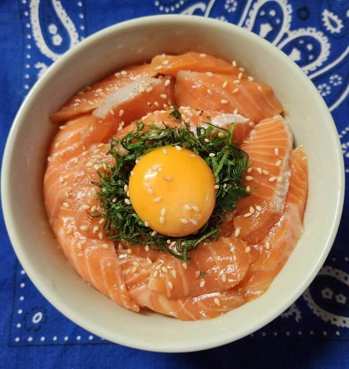 直球勝負!!! 〜いわて県産サーモンの醤油漬け丼〜