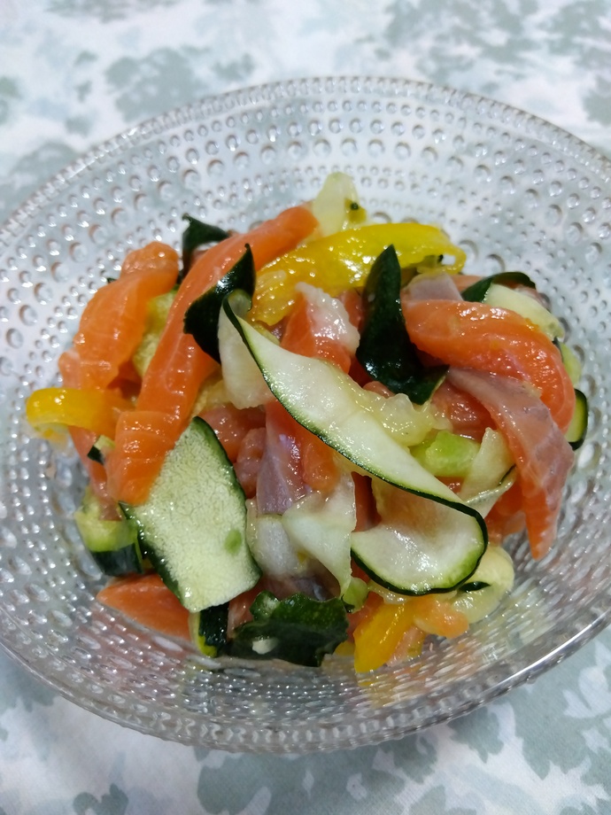サーモンとズッキーニのゆず胡椒マリネ