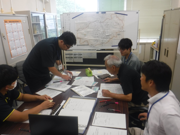 情報集約作業中