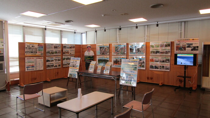 【令和7年8月18日掲載】岩手県庁舎1階県民室で「5か年加速化対策（令和7年6月更新版）パネル展」を開催しています！
