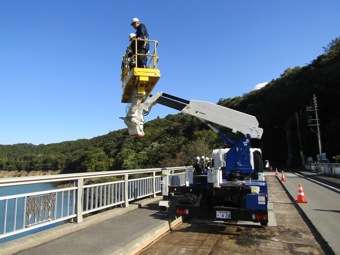 【令和7年10月30日掲載】岩手県立黒沢尻工業高校土木科1年生を対象としてインフラメンテナンス工事現場見学会を開催しました！