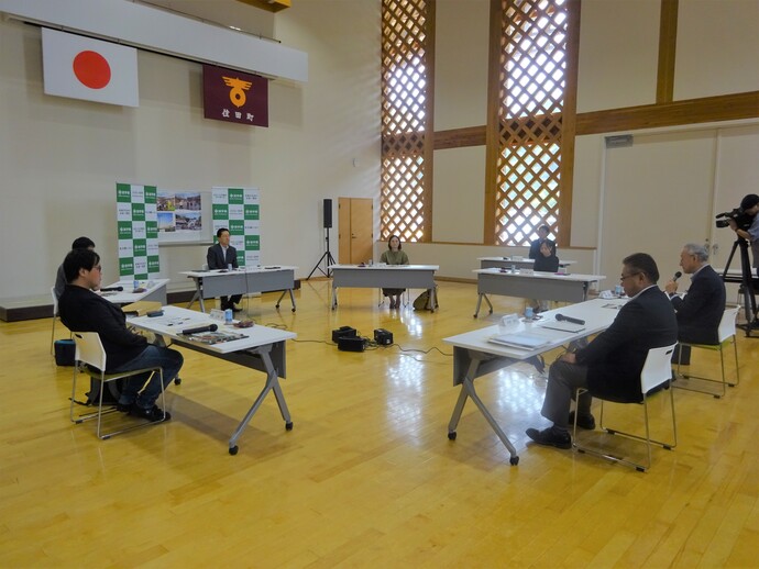 写真:懇談会の様子2