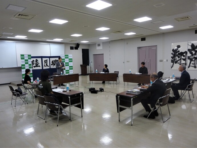 写真:懇談会の様子2